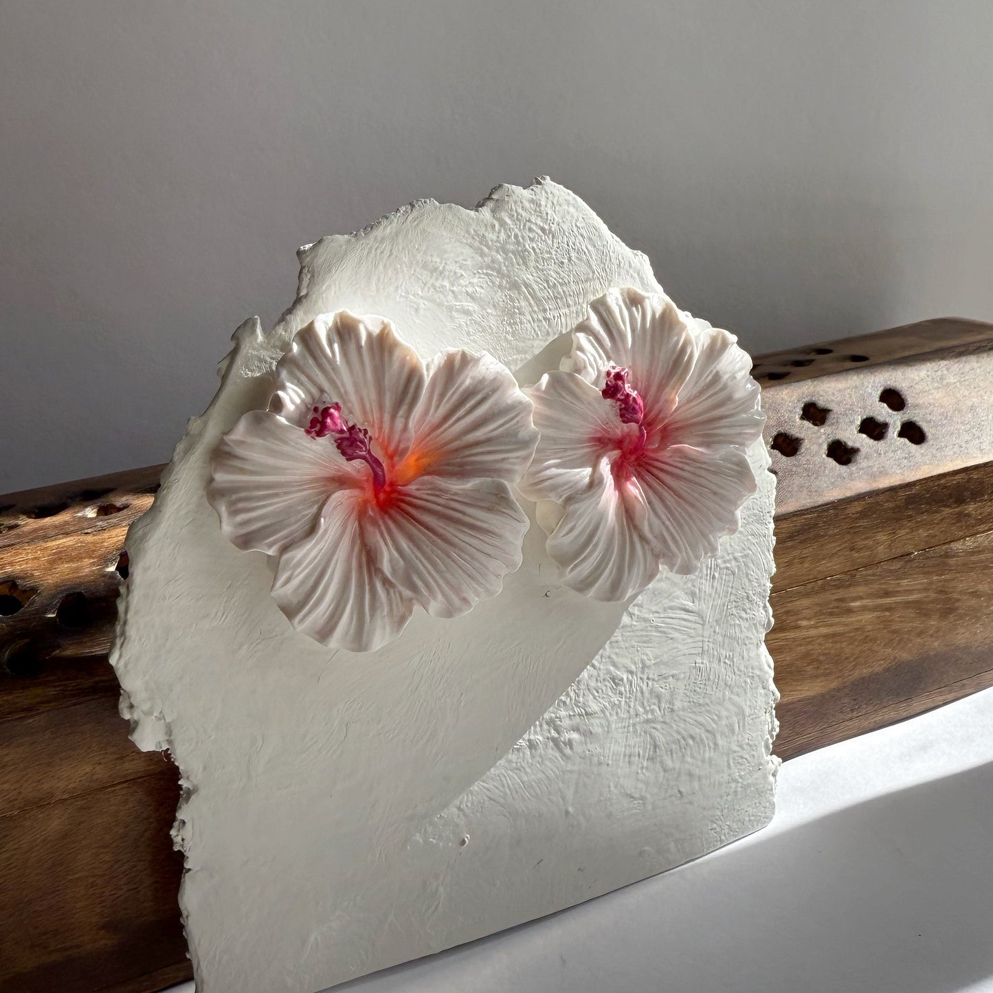 Hibiscus studs