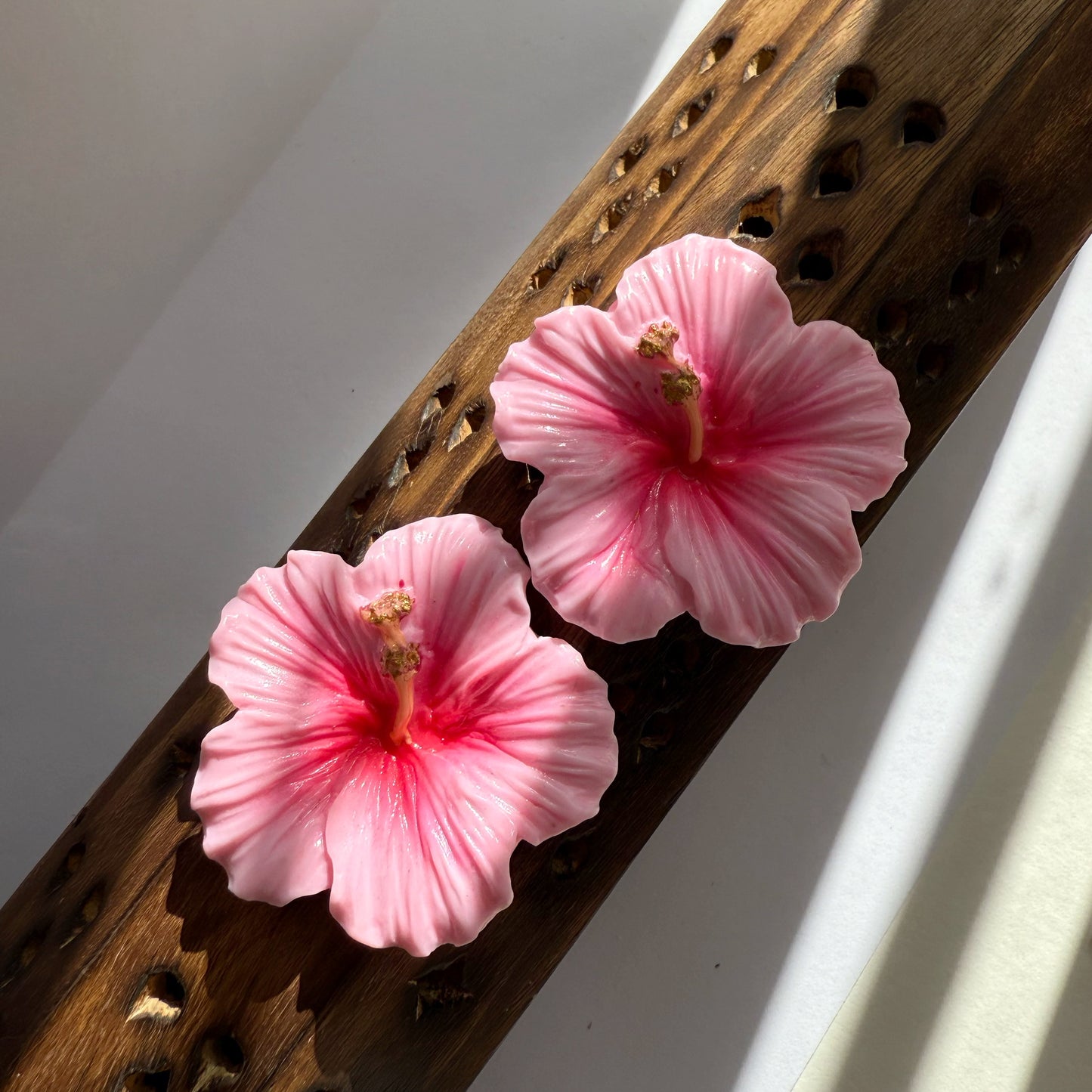 Hibiscus studs