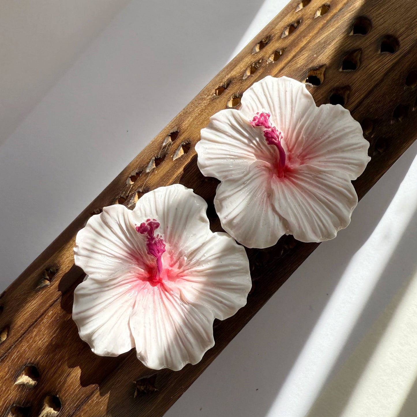 Hibiscus studs