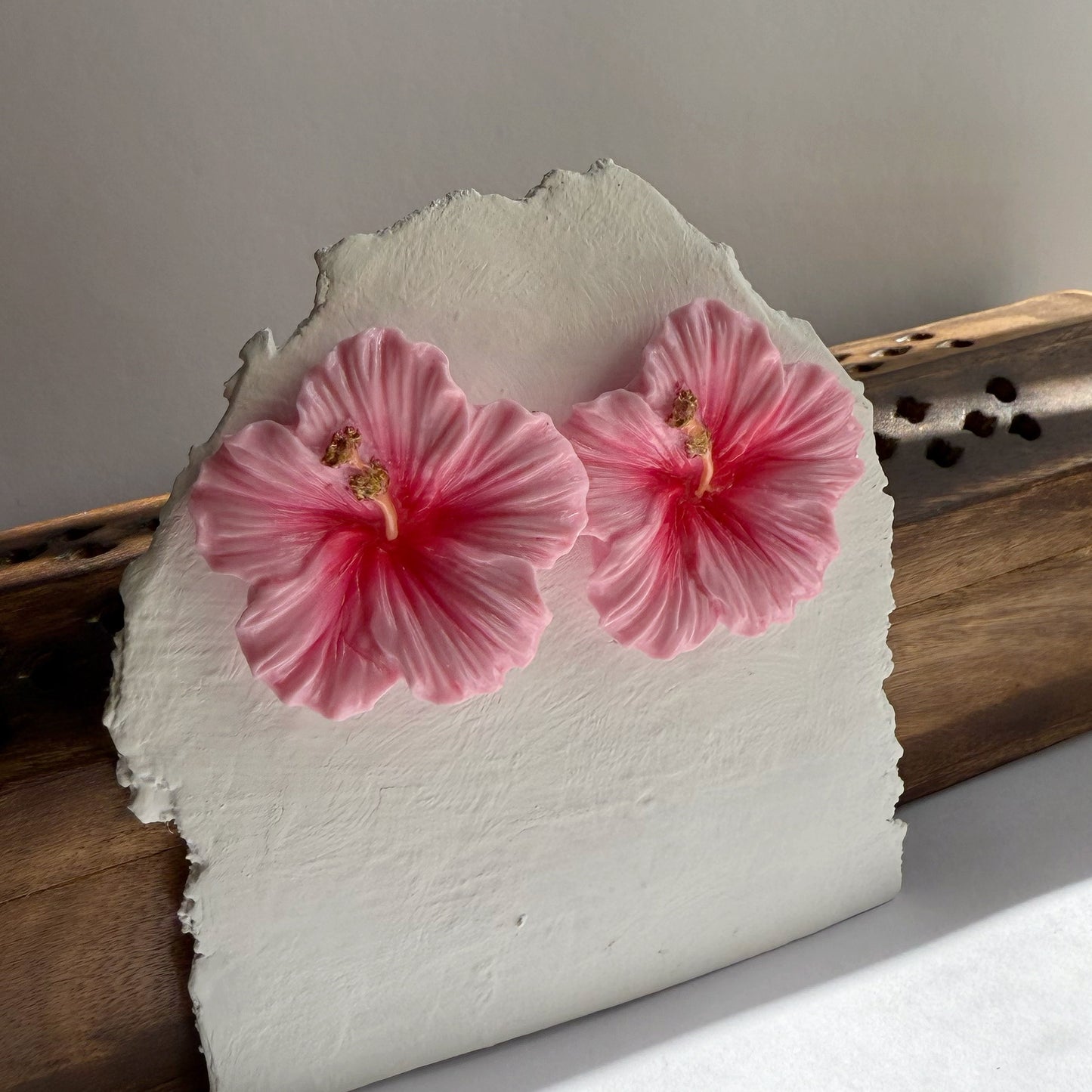 Hibiscus studs