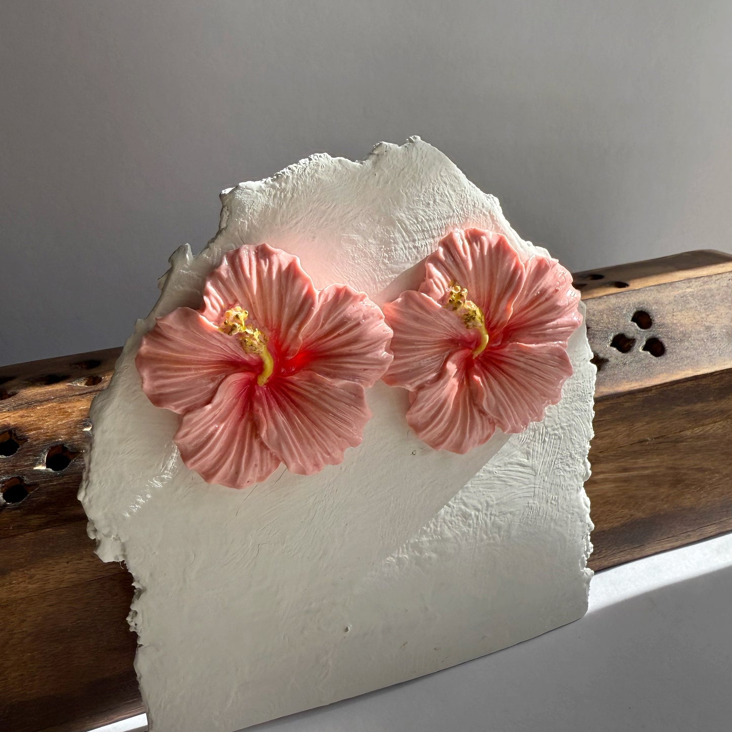 Hibiscus studs